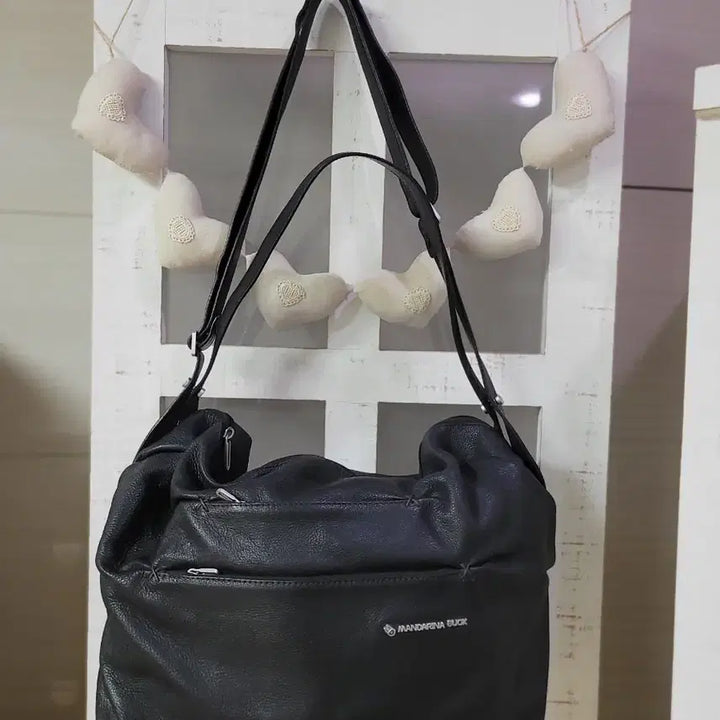 [BUNJANG] Mandarin Duck Black Leather Body Bag / 정품 만다리나덕 바디백