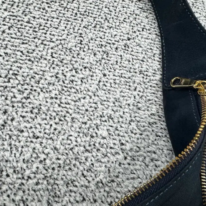 [BUNJANG] Arket Curved Suede Shoulder Bag / 아르켓 커브드 스웨이드 숄더백