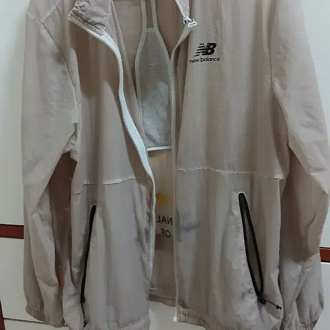 [BUNJANG] New Balance Lightweight Summer Windbreaker Jacket + Nike T-Shirt Bundle / 남성의류 뉴발란스 초경량 여름 바람막이 점퍼 +나이키 반팔티 2장 일괄이
