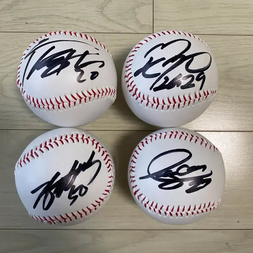 [BUNJANG] LG Twins Signed Baseballs Bundle Set (4) / LG트윈스 싸인볼 4개 일괄