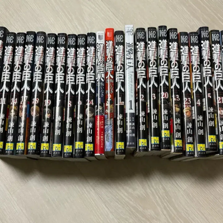 [BUNJANG] Attack on Titan Japanese Edition Manga (Volumes 1-14, 17-24, Regretless Choice 1-2, Last Girl Vol. 1) / 진격의 거인 진격거 만화책 판매 일어판 일본어판 일어버전