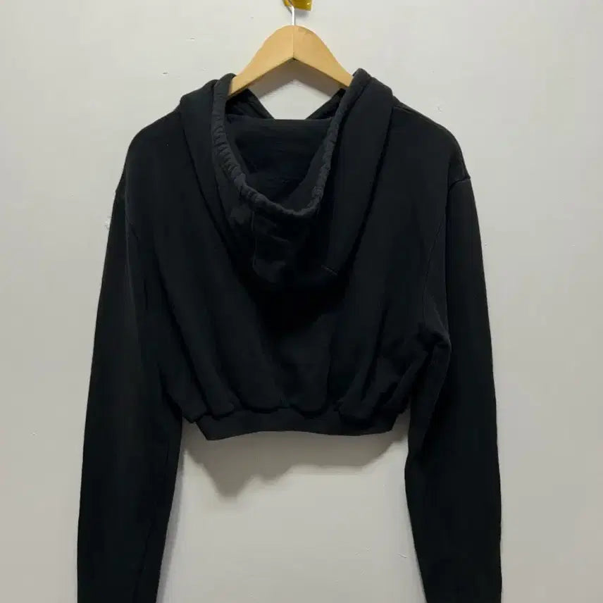 [BUNJANG] Guess Black Cropped Hoodie - Size M / 게스 크롭 후드티 블랙 M