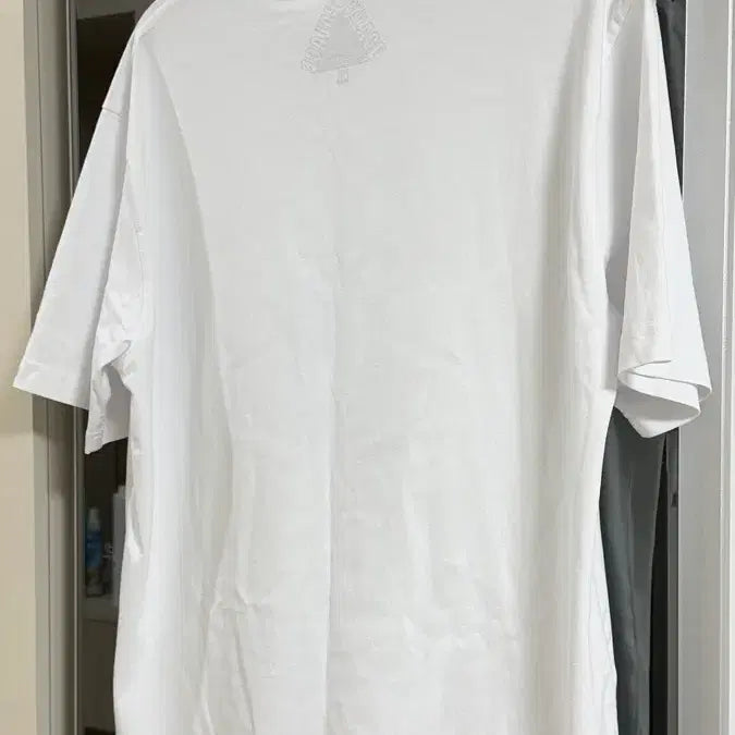 [BUNJANG] Palace Missing EU Short Sleeve T-Shirt White XL / [1회착/XL] 팔라스 미싱 EU 반팔티셔츠 화이트