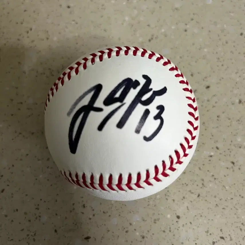 [BUNJANG] Lotte Giants Jeon Min-jae Autographed Baseball Official Ball / 롯데자이언츠 전민재 친필 싸인볼 공인구