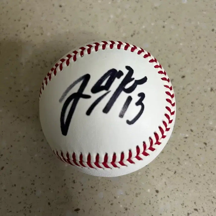 [BUNJANG] Lotte Giants Jeon Min-jae Autographed Baseball Official Ball / 롯데자이언츠 전민재 친필 싸인볼 공인구
