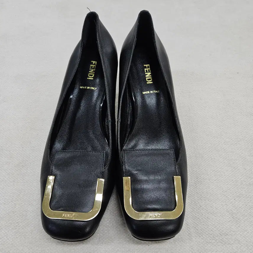 [BUNJANG] Fendi Gold-Tone Buckle Leather Pumps / 40 펜디 골드 톤 버클 가죽 펌프스 0619Y2