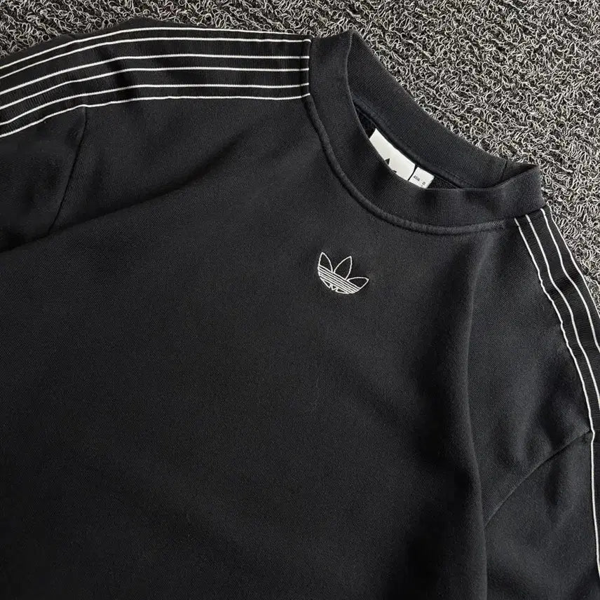 [BUNJANG] Adidas Sideline Crewneck Sweatshirt / 아디다스 사이드라인 크루넥 맨투맨 5068
