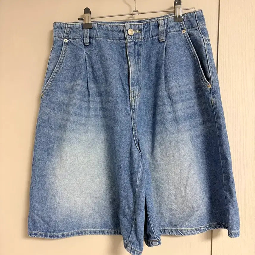 [BUNJANG] Dflat Washed Denim Wide Bermuda Pants / 디플랫 게임팬츠