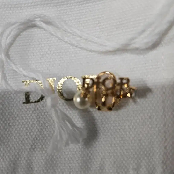 [BUNJANG] Dior Pearl Star Charm Earrings Touch Gold / 정품  새상품  디올 진주 별 장식 귀걸이 터치 골드