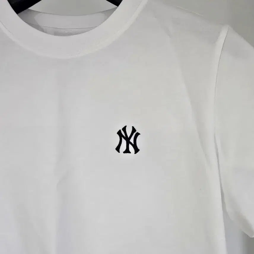 [BUNJANG] MLB Cropped Short Sleeve T-Shirt XS (85) / MLB 크롭 반팔티 XS(85)