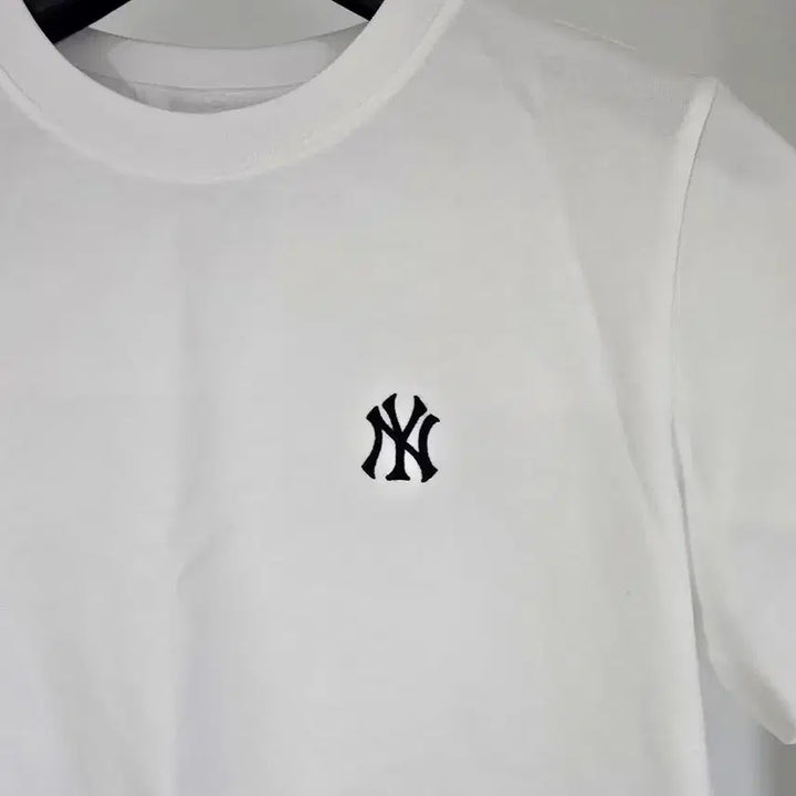[BUNJANG] MLB Cropped Short Sleeve T-Shirt XS (85) / MLB 크롭 반팔티 XS(85)