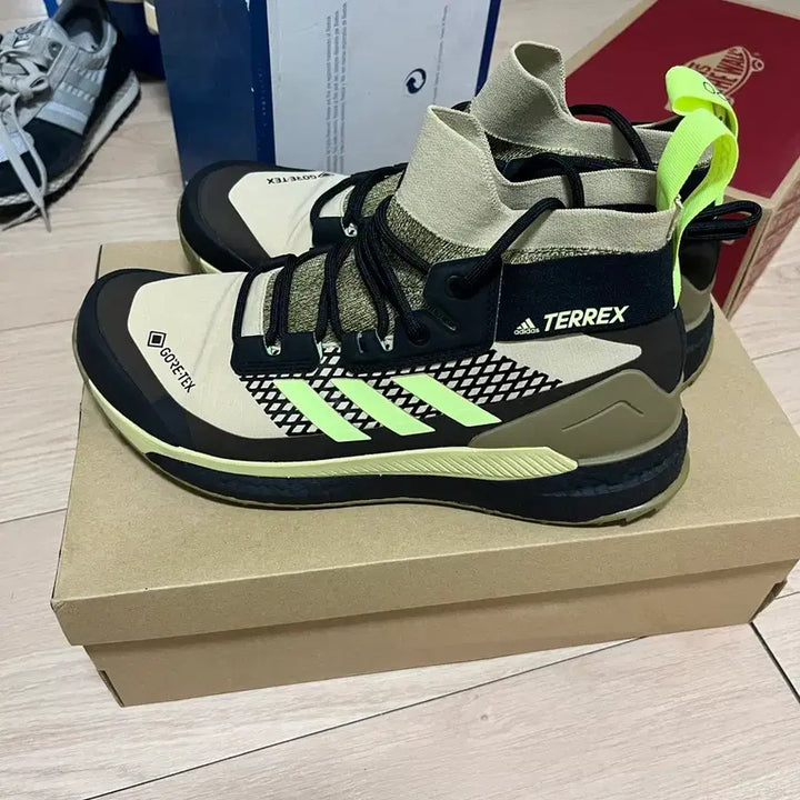 [BUNJANG] Adidas Terrex Free Hiker Gore-Tex Savannah / 아디다스 테렉스 프리 하이커 고어텍스 사바나