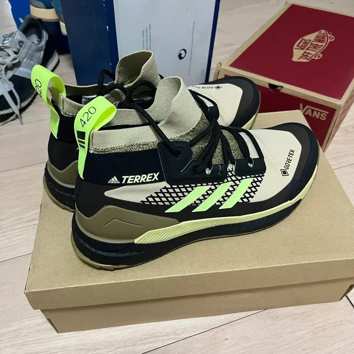 [BUNJANG] Adidas Terrex Free Hiker Gore-Tex Savannah / 아디다스 테렉스 프리 하이커 고어텍스 사바나