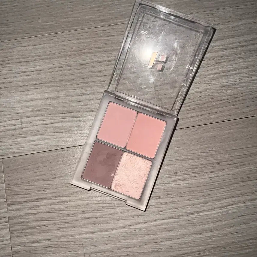 [BUNJANG] Holika Holika My Fave Piece Eyeshadow Palette - Strawberry Milk / 홀리카홀리카 마이 페이브 피스 아이섀도우 스트로베리 밀크