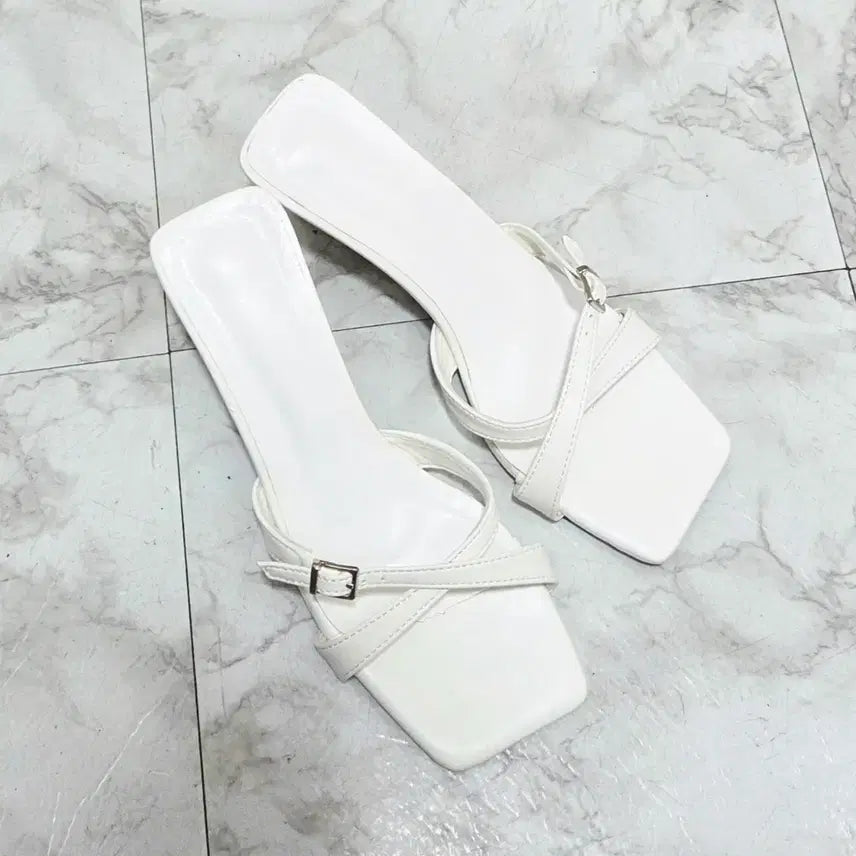 [BUNJANG] White Mule Heel Sandals (245) / ㅁ새상품ㅁ 화이트뮬힐 샌들힐 245