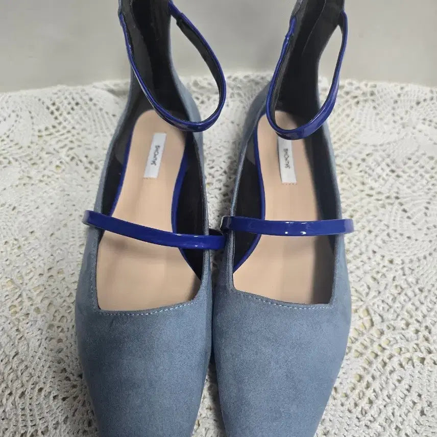 [BUNJANG] Sky Blue Suede Strap Flat Shoes (Size 245) / 새상품)하늘색 스웨이드 스트랩 플랫슈즈 245