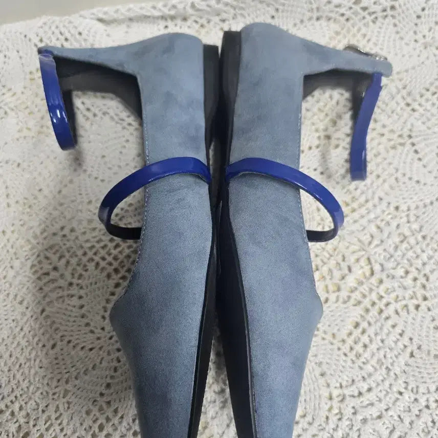 [BUNJANG] Sky Blue Suede Strap Flat Shoes (Size 245) / 새상품)하늘색 스웨이드 스트랩 플랫슈즈 245