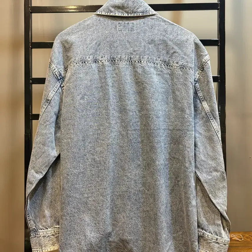[BUNJANG] Mind Bridge Vintage Washed Denim Shirt / 100사이즈 마인드브릿지 빈티지 워싱 데님 셔츠 / 청남방 3.5