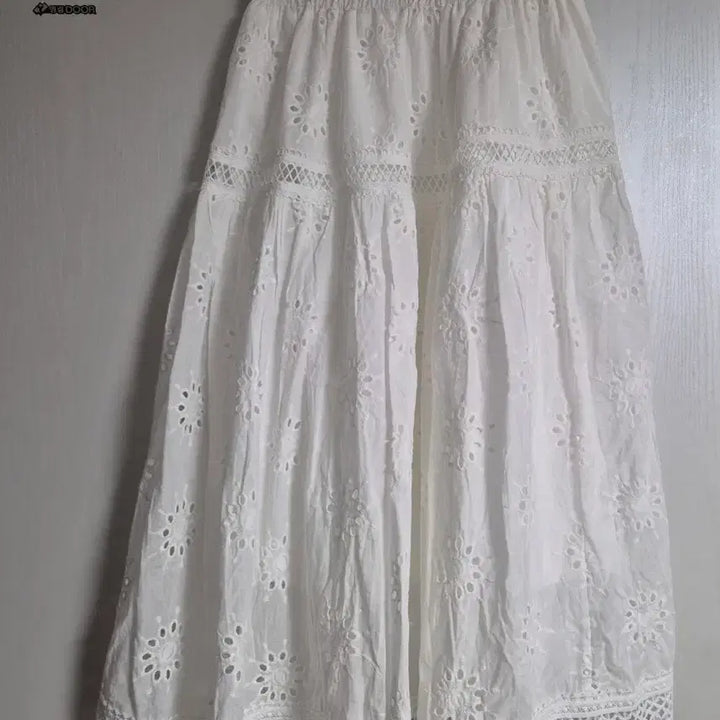 [BUNJANG] White Punching Embroidery Skirt / 화이트 펀칭자수 스커트