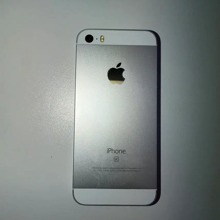 [BUNJANG] Apple iPhone SE 1st Gen 64GB Silver / 아이폰 SE 1세대 64GB 실버 S급 배터리 100퍼 하자 X