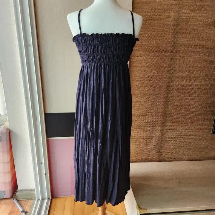 [BUNJANG] Sleeveless Smocked Tiered Long Dress Navy / 나시 스모크 캉캉 롱 원피스 네이비
