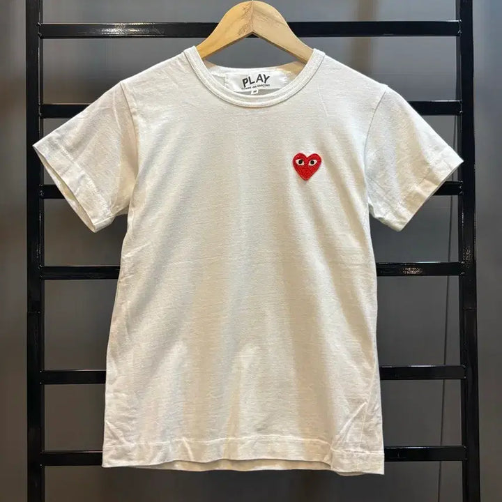 [BUNJANG] Comme des Garçons Play Red Heart Logo White Cotton T-Shirt / [M] 꼼데가르송 플레이 레드 와펜 화이트 반팔 티셔츠 6.5