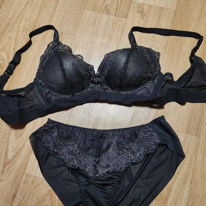 [BUNJANG] Victoria Studio Black Lace Lingerie Set / 빅토리아 스튜디오 블랙 레이스 속옷 세트
