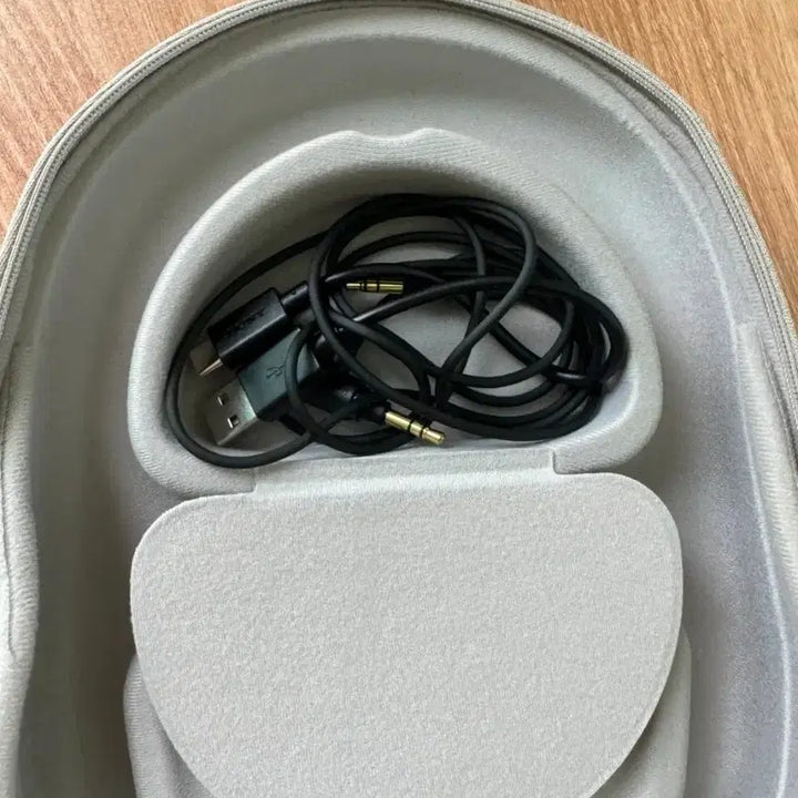 [BUNJANG] Sony WH-1000XM5 Headphones Platinum Silver / 소니 WH-1000XM5 헤드폰 (플래티넘 실버)