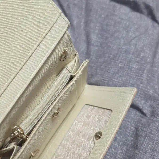 [BUNJANG] Metrocity Beige Tassel Bifold Wallet / 메트로시티 베이지 태슬 반지갑