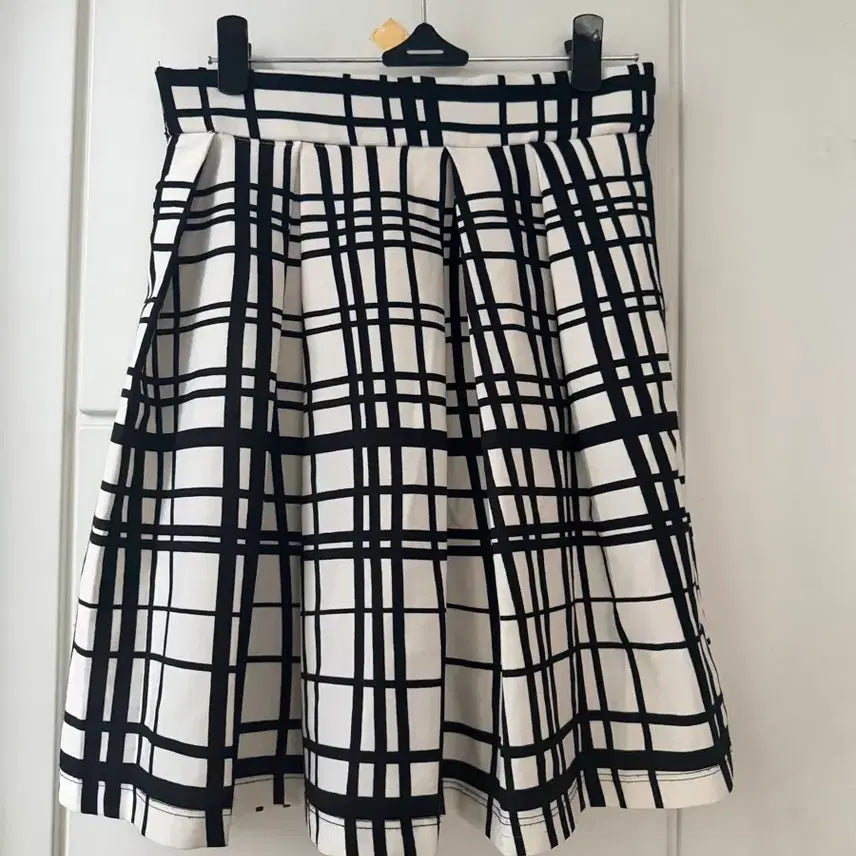 [BUNJANG] Black &amp; White Check Pleated Skirt / 블랙앤화이트 체크 플리츠 스커트