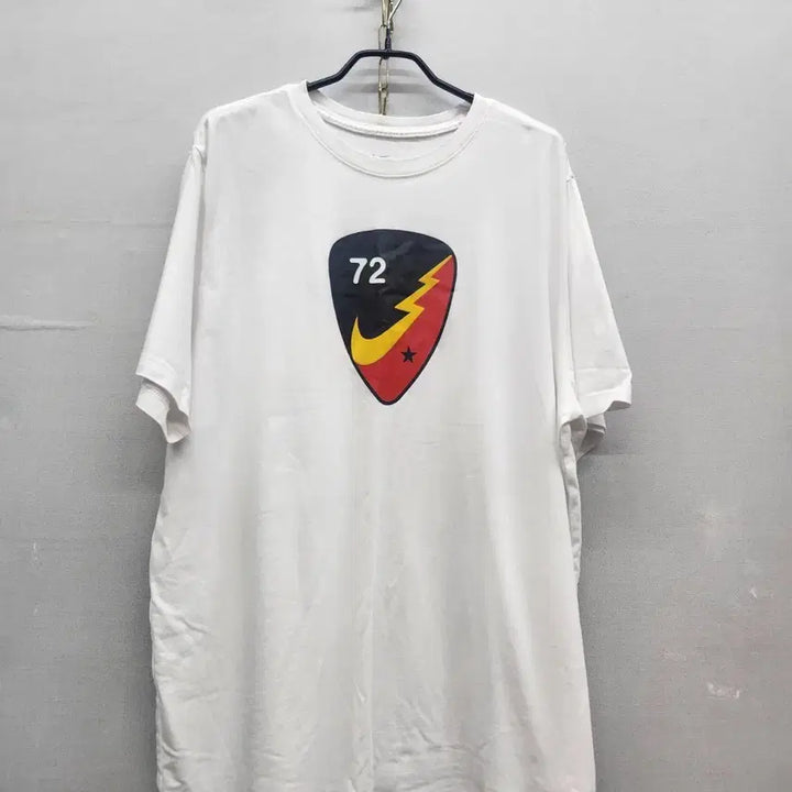 [BUNJANG] Nike Guitar Pick Logo Short Sleeve T-Shirt XL / 나이키 기타 피크 로고 프린팅 반팔티 XL(XL)