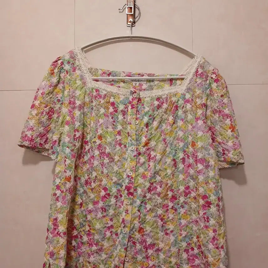 [BUNJANG] Thursday Island Floral Pattern Blouse Size 90-95 / 써스데이아일랜드 정품 꽃무늬 블라우스 90 ~ 95 사이즈