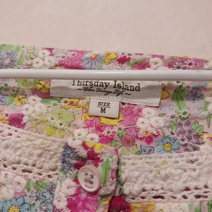 [BUNJANG] Thursday Island Floral Pattern Blouse Size 90-95 / 써스데이아일랜드 정품 꽃무늬 블라우스 90 ~ 95 사이즈