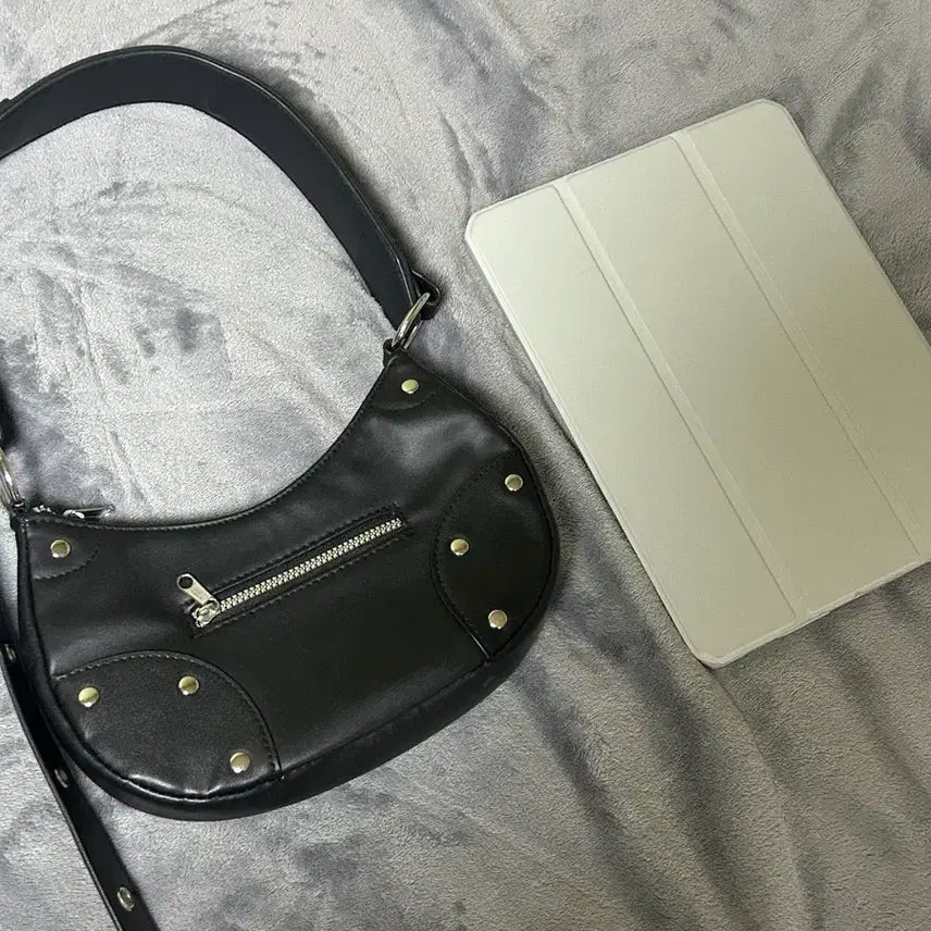 [BUNJANG] H&amp;M Studded Shoulder Bag Black / h&amp;m 스터드 숄더백 블랙