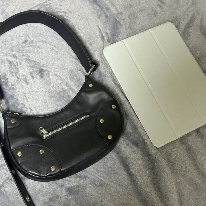 [BUNJANG] H&amp;M Studded Shoulder Bag Black / h&amp;m 스터드 숄더백 블랙