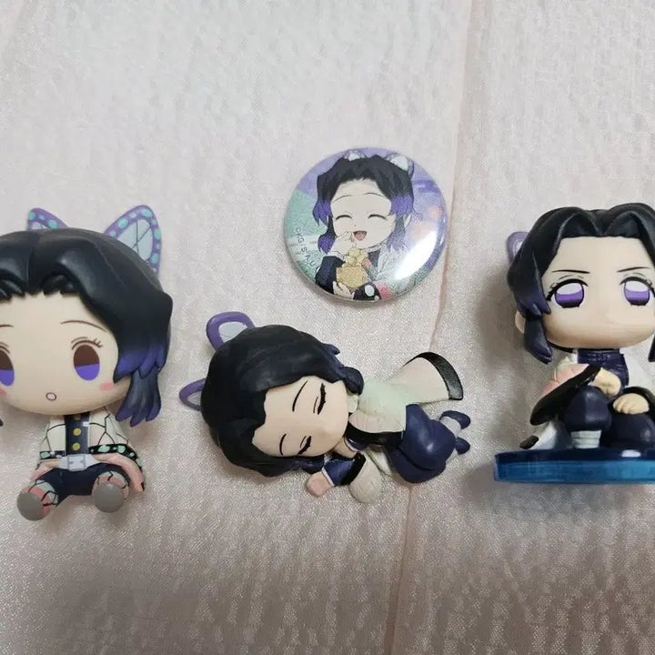 [BUNJANG] Demon Slayer Shinobu Kocho Gacha Figure 3 Types + Badge Set / 귀멸의 칼날 코쵸 시노부 가챠피규어 3종 + 뱃지