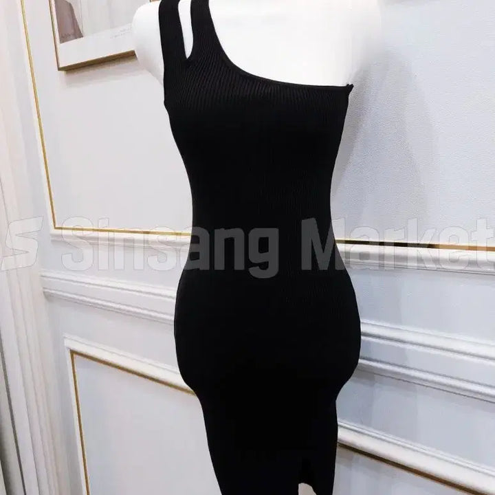 [BUNJANG] Sleek Sleeveless Mini Dress with Slit / [빠른발송] 2원숄더ops 탑 끈 미니 트임 라운드 섹시 클럽 미니