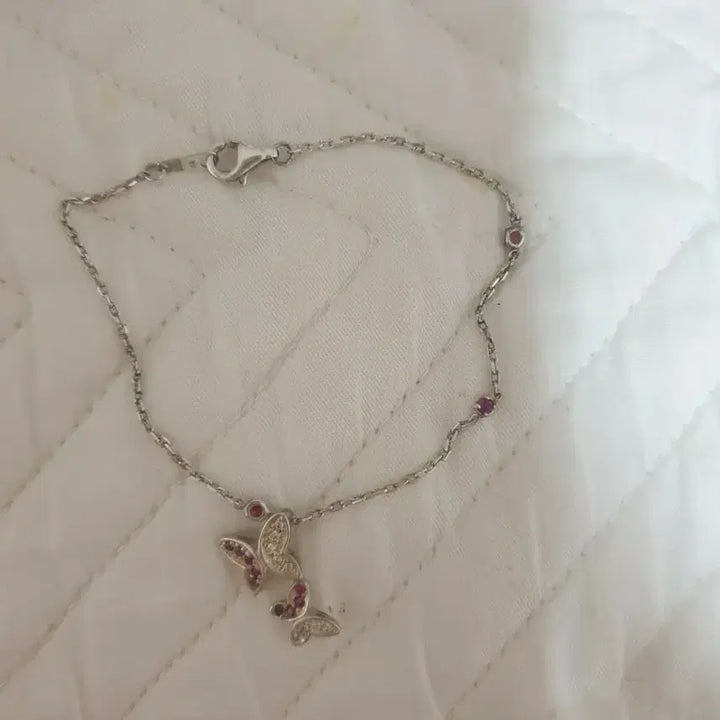 [BUNJANG] Silver Bracelet with Ruby Butterfly Pendant / 루비은팔찌