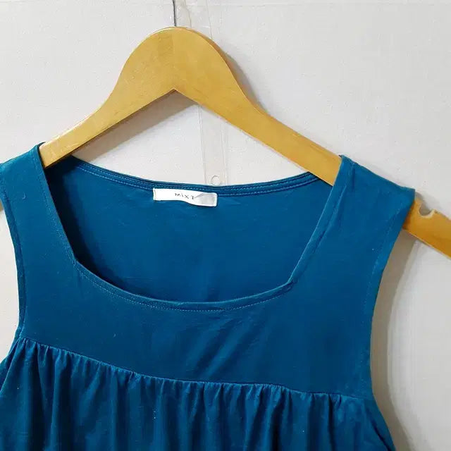 [BUNJANG] MIXT Sleeveless Frill T-shirt / MIXT 민소매 프릴 티셔츠