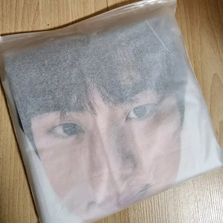 [BUNJANG] BTS Jin Concert Raincoat &amp; Towel Set (Sealed) / 7/10종료)[미개봉]BTS JIN 런석진 콘서트 우비 수건 세트 방탄진
