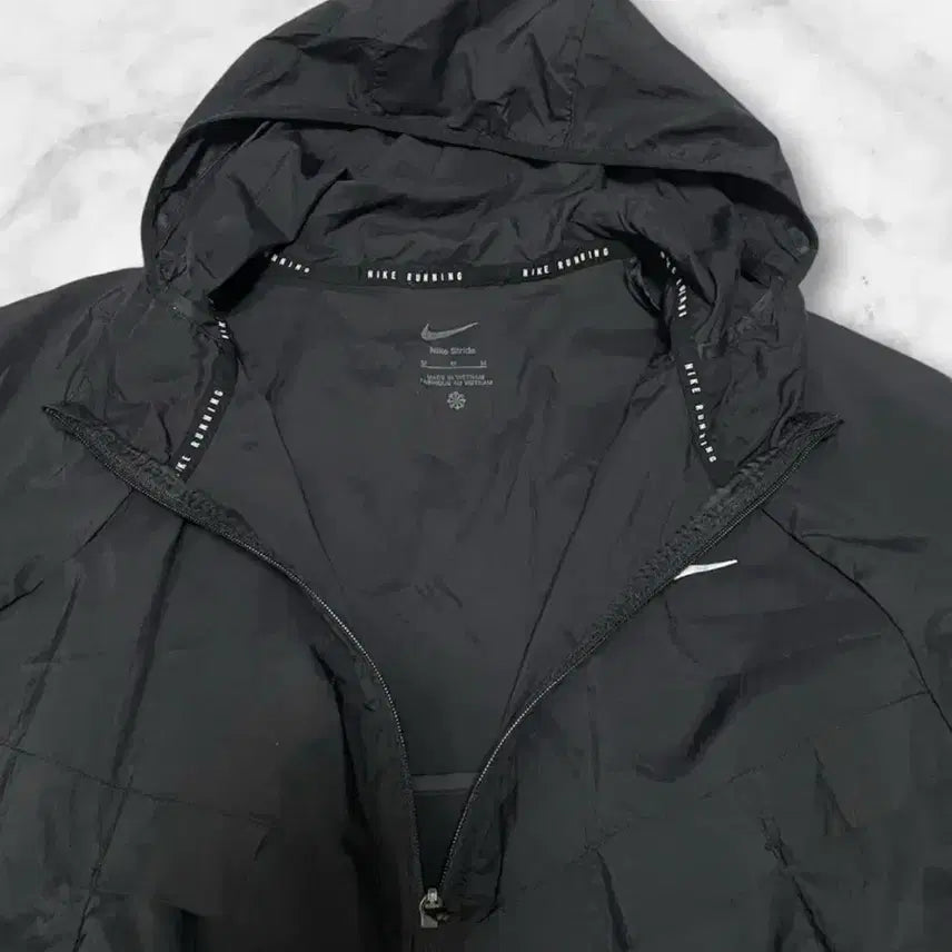 [BUNJANG] Nike Stride Black Windrunner Jacket / 나이키 스트라이드 블랙 윈드러너바람막이 런닝 M 95