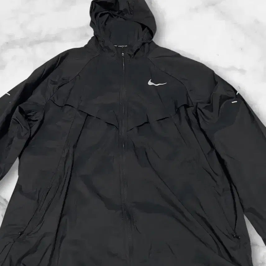 [BUNJANG] Nike Stride Black Windrunner Jacket / 나이키 스트라이드 블랙 윈드러너바람막이 런닝 M 95