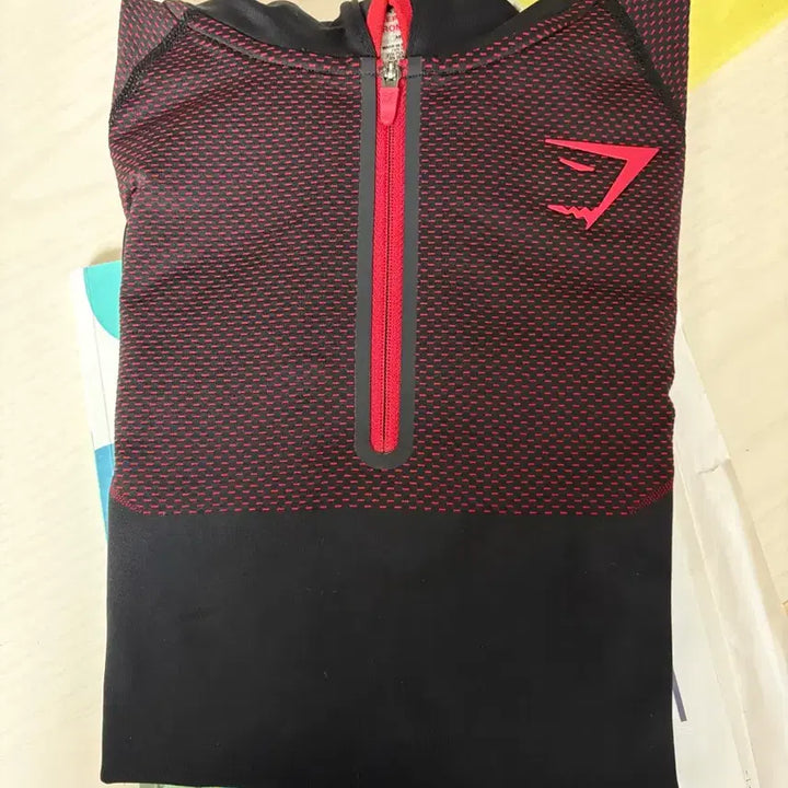 [BUNJANG] Gymshark Onyx 5.0 Red Hoodie (Size S) / 짐샤크 오닉스 5.0 레드 후드 s사이즈 새상품