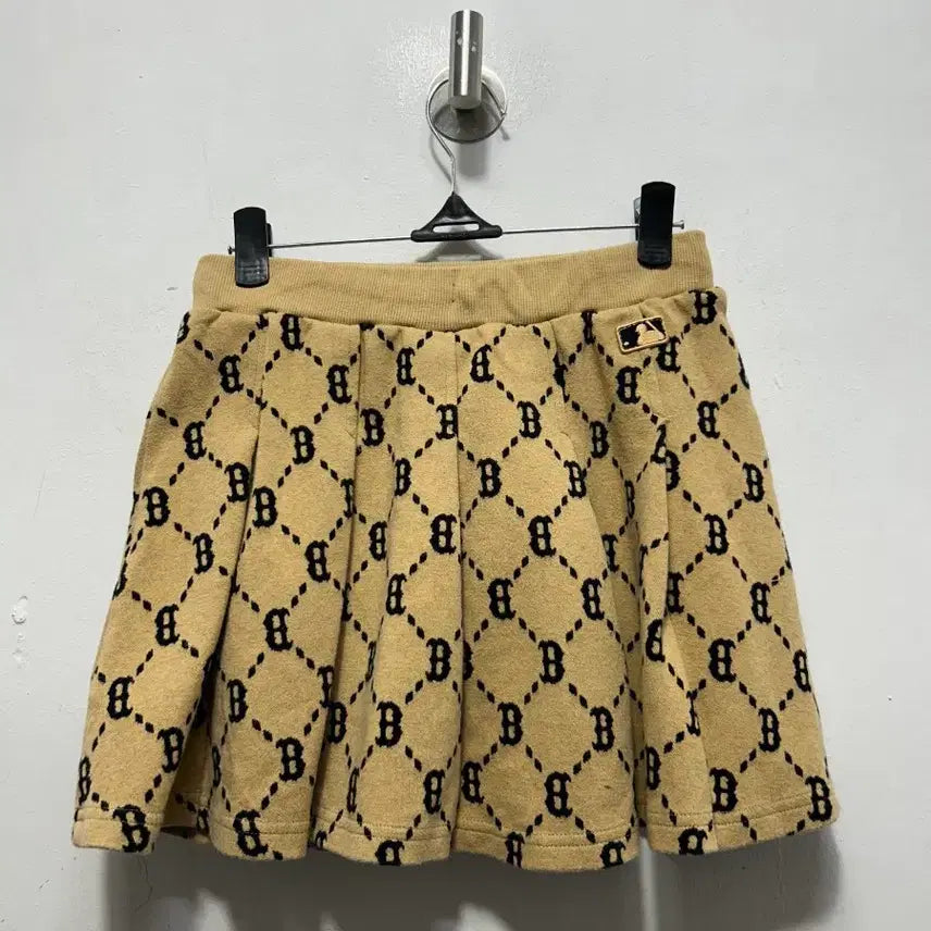 [BUNJANG] MLB Kids Pleated Skirt Beige Size 155 / MLB 패턴 플리츠 스커트 베이지 키즈 155사이즈