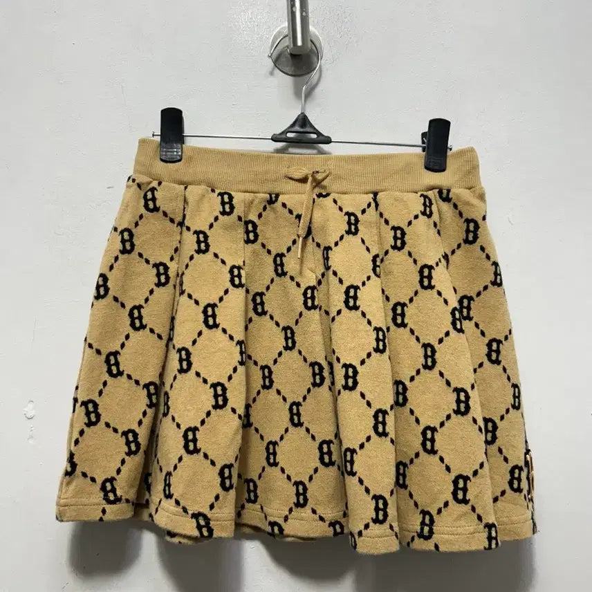 [BUNJANG] MLB Kids Pleated Skirt Beige Size 155 / MLB 패턴 플리츠 스커트 베이지 키즈 155사이즈