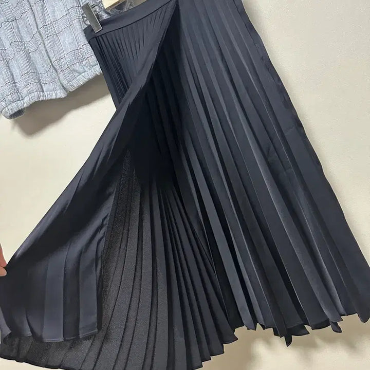 [BUNJANG] Atte Satin Pleated Long Skirt / 아떼 새틴 플리츠 롱 스커트