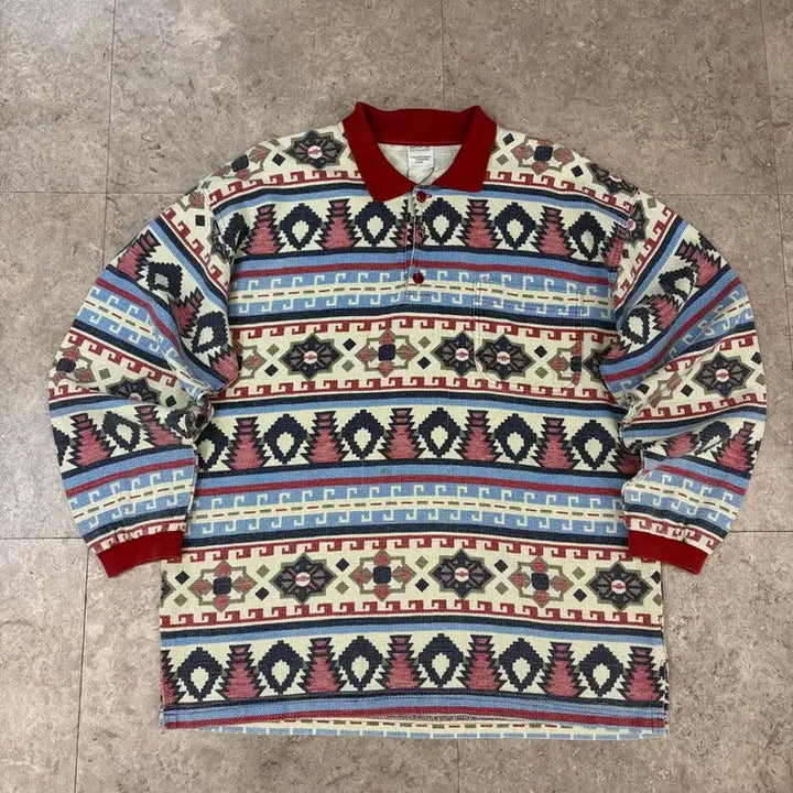 [BUNJANG] Ethnic Pattern Detail Collar T-shirt / 에스닉 패턴 디테일 카라티 