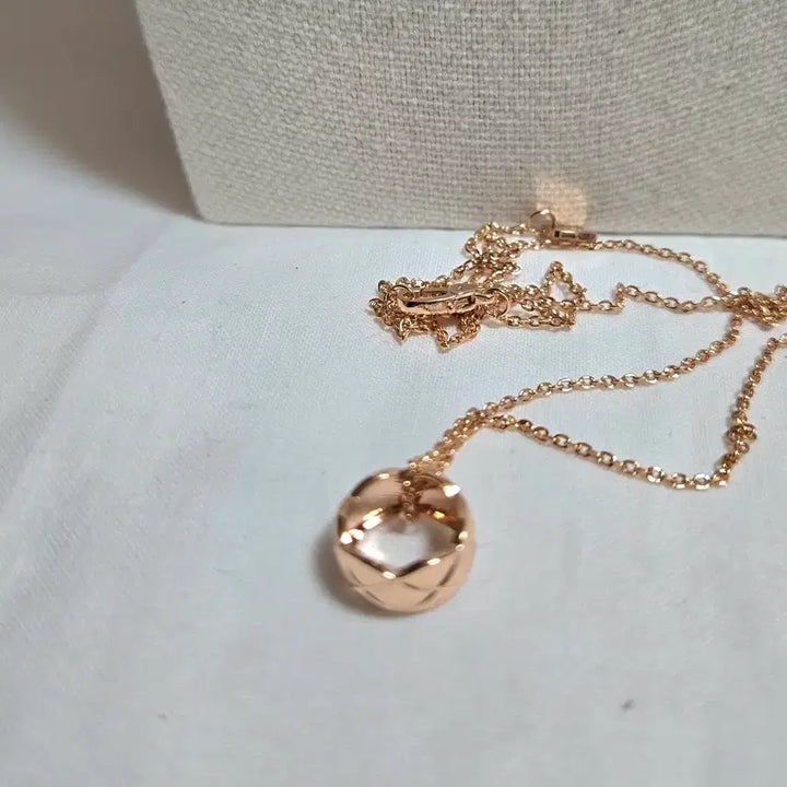 [BUNJANG] 18K Rose Gold Quilting Pendant Necklace / 