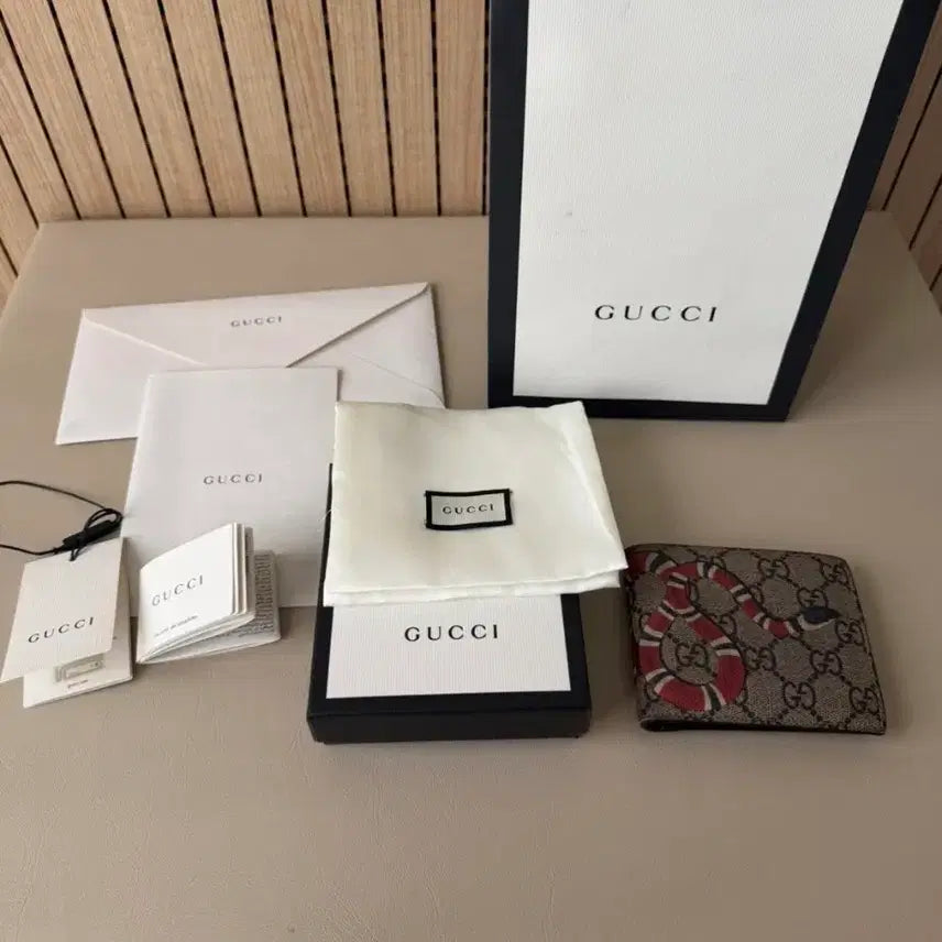 [BUNJANG] Gucci Snake Bifold Wallet / 구찌 스네이크 반지갑