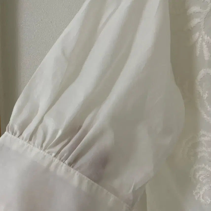[BUNJANG] Yoshie Inaba Embroidered Silk Blend Blouse / 일본백화점프리미엄고가브랜드) Yoshie Inaba  자수 실크블라우스/